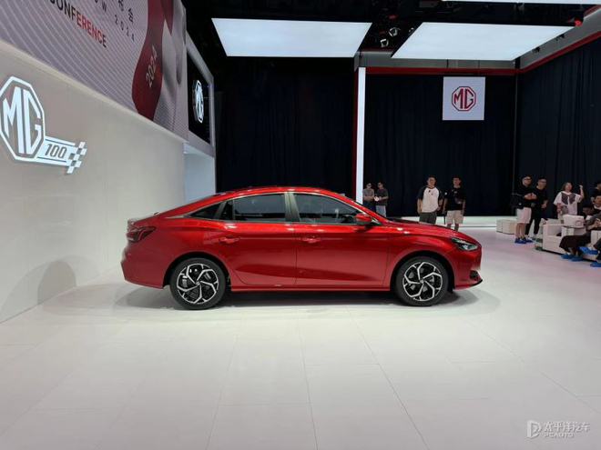 2024成都车展：新一代MG5亮相采用全新设计(图3)