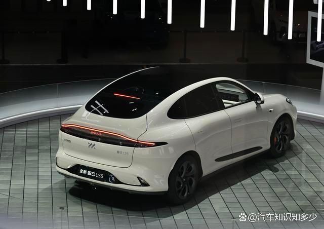 云开：全新智己LS6预售!配备四轮转向系统+底盘升级!(图3)