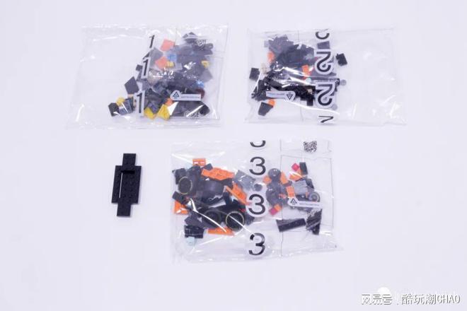 云开：乐高超级赛车769192023年迈凯伦McLarenF1赛车开箱评测(图4)