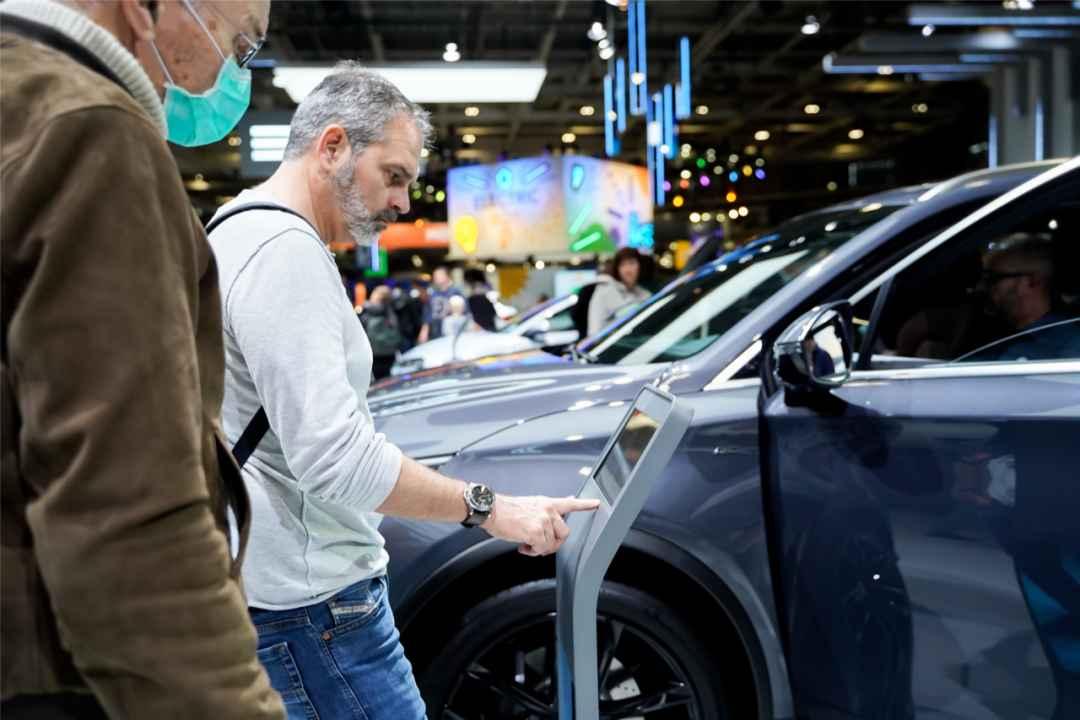 云开（Kaiyun）：汽车巨头都不装了(图5)