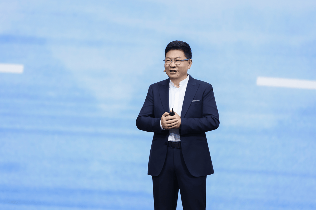 尚界登场！鸿蒙智行五界齐聚成都刘亦菲现身发布会现场！(图1)