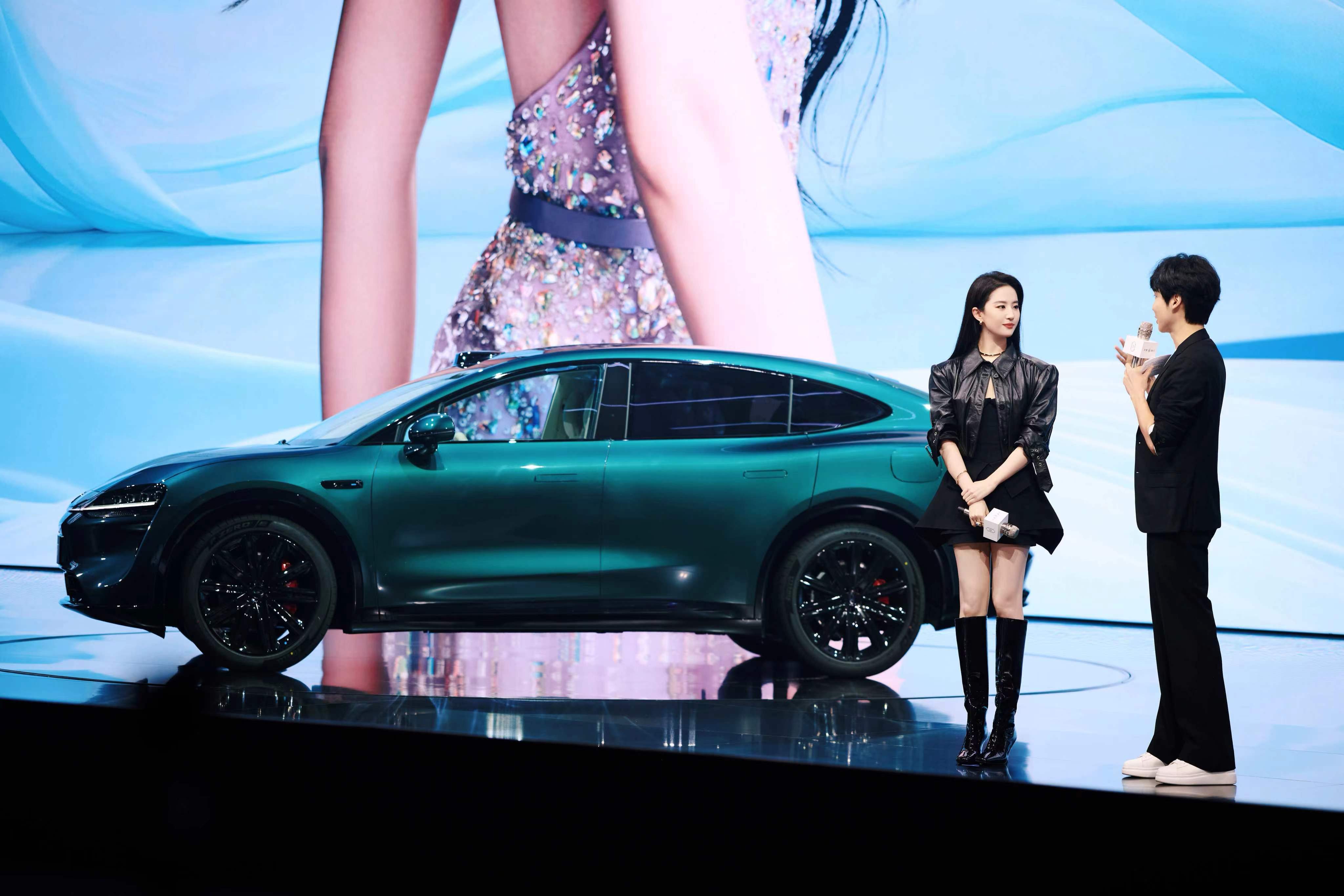 尚界登场！鸿蒙智行五界齐聚成都刘亦菲现身发布会现场！(图3)