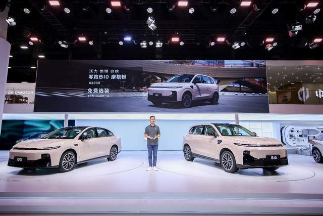 云开（Kaiyun）：成都车展燃情双响！零跑B10新色首发暨B01万台交付(图2)