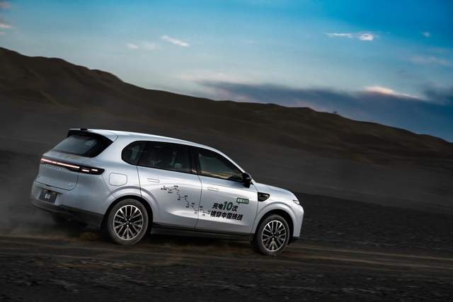 云开（Kaiyun）：成都车展燃情双响！零跑B10新色首发暨B01万台交付(图6)