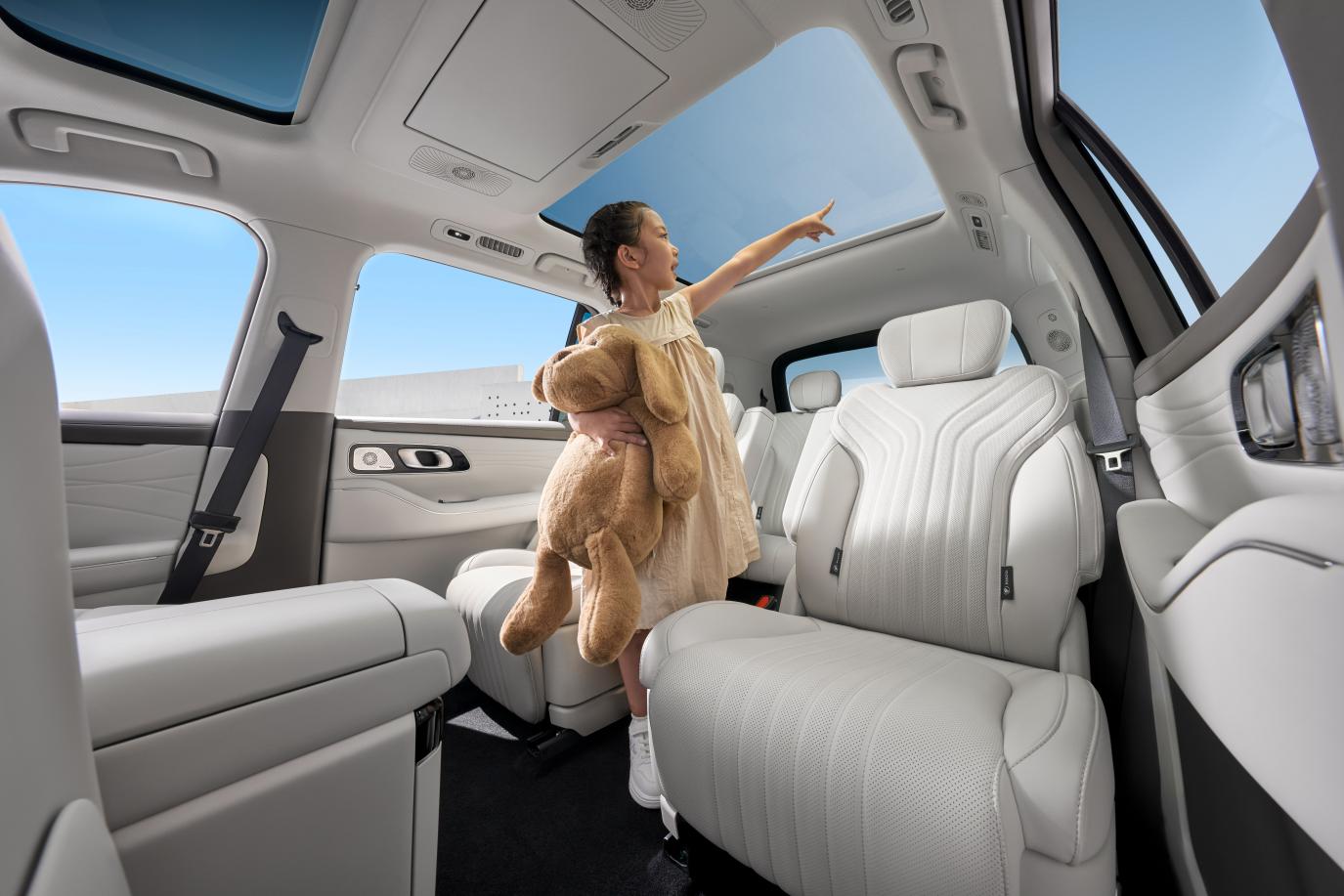 吉利银河M9：20万级大六座SUV的“六边形战士”进化论(图5)