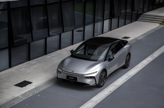 全新P7上市的背后：小鹏P7+的胶伤了老车主的腰(图1)