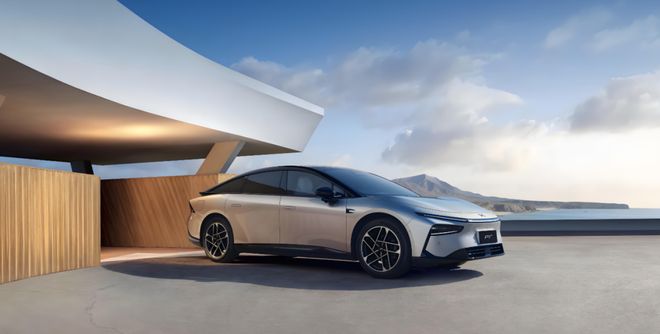 全新P7上市的背后：小鹏P7+的胶伤了老车主的腰(图6)