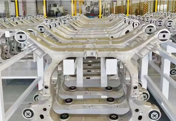 副车架减重40%+！汽车底盘零部件项目批量交付(图2)