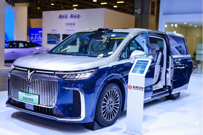 岚图泰山引领智慧出行新风向岚图汽车“三旗舰”登陆澳门车展(图3)