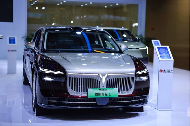 岚图泰山引领智慧出行新风向岚图汽车“三旗舰”登陆澳门车展(图4)