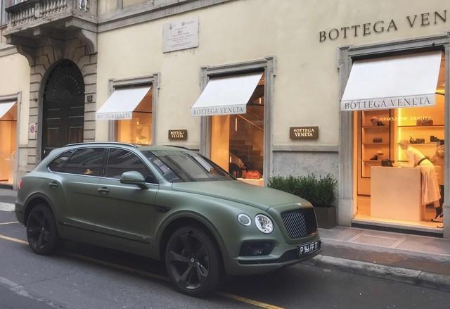 宾利汽车添越GT2024款来了宾利欧陆哪个更适合你这辆豪华SUV(图5)