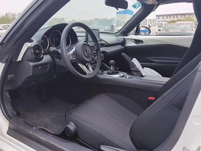 25款马自达MX5手动敞篷现车颜色可选最新优惠价格29万(图4)