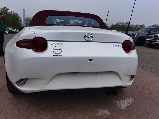 25款马自达MX5手动敞篷现车颜色可选最新优惠价格29万(图5)
