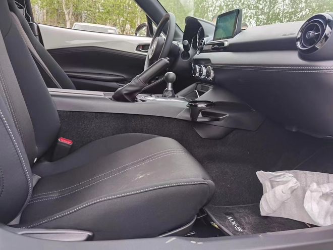 25款马自达MX5手动敞篷现车颜色可选最新优惠价格29万(图3)