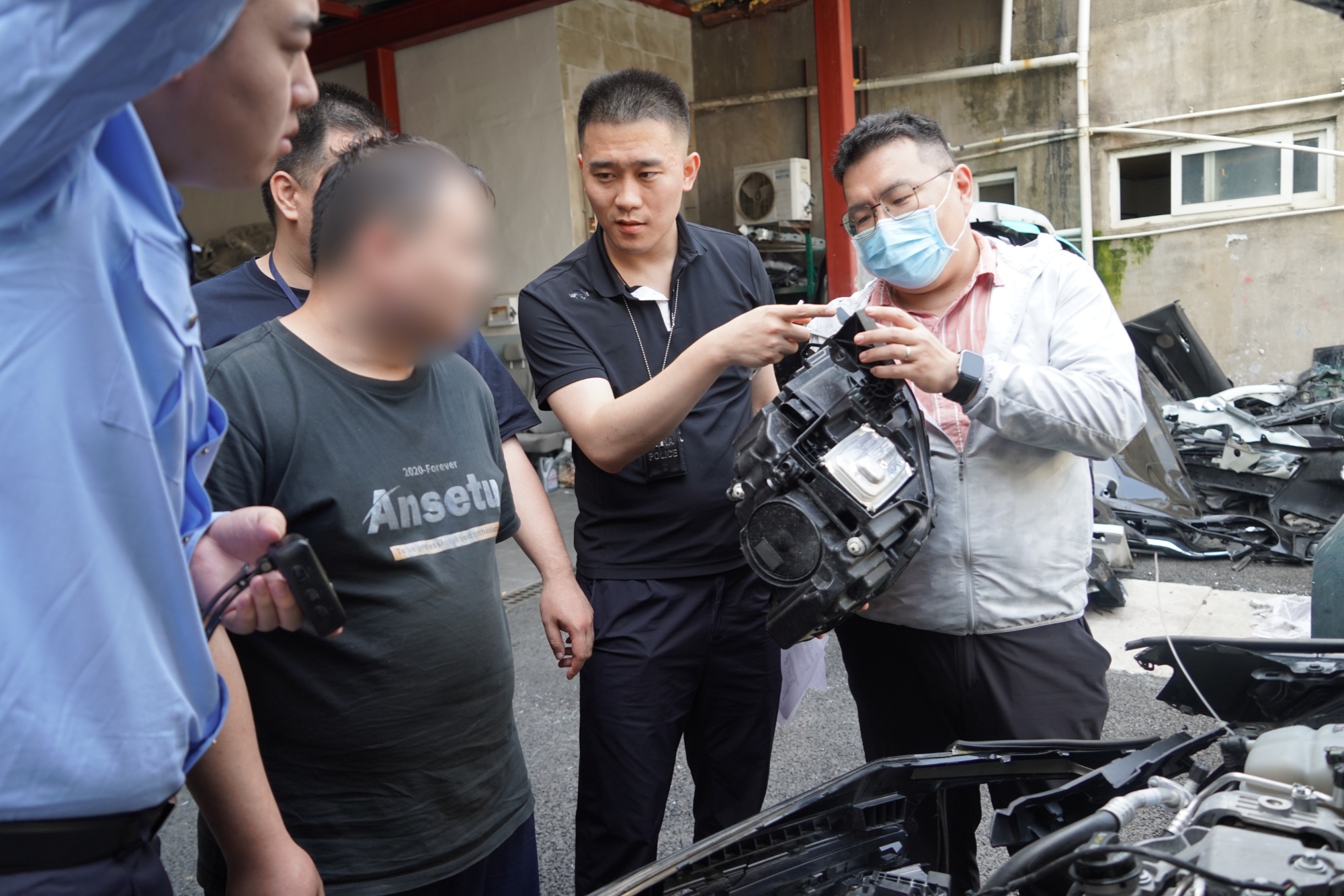 起底豪车骗保黑色产业链：雇车手伪造事故骗保上千万元(图2)