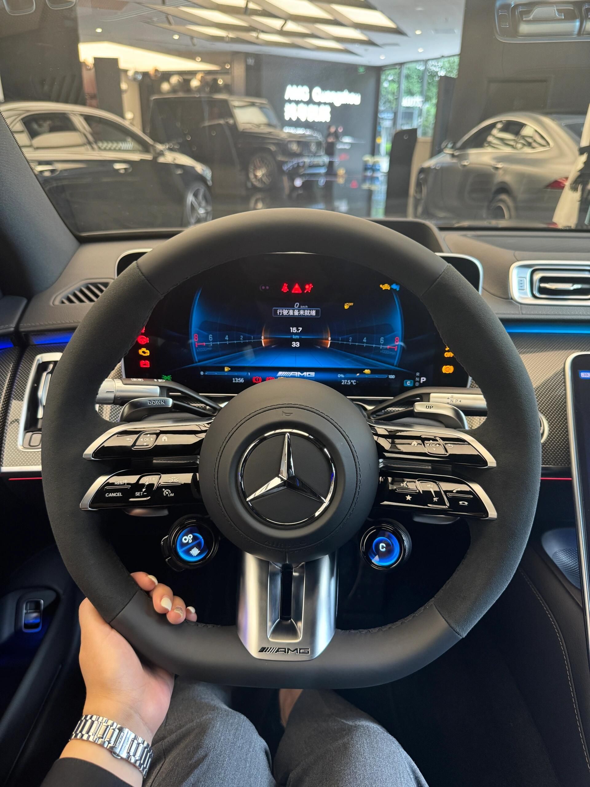 梅赛德斯-奔驰AMG-S63搭载40T百公里33秒陆地最强地表之一王者(图2)