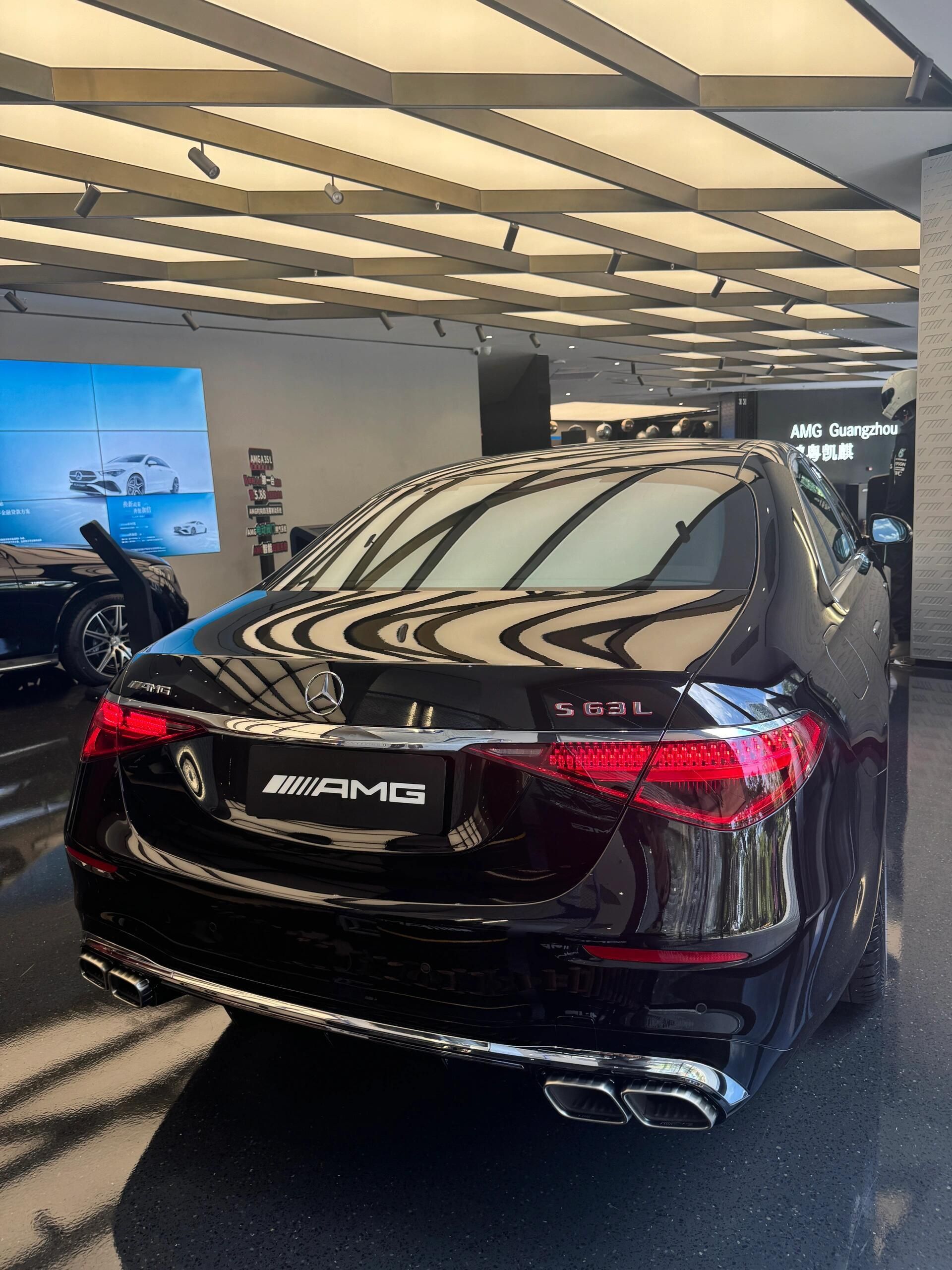 梅赛德斯-奔驰AMG-S63搭载40T百公里33秒陆地最强地表之一王者(图6)