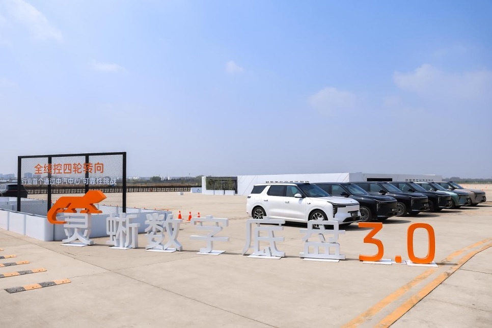 云开（Kaiyun）：智己LS8：以超越百万级驾控品质定义2026最强8系旗舰(图2)