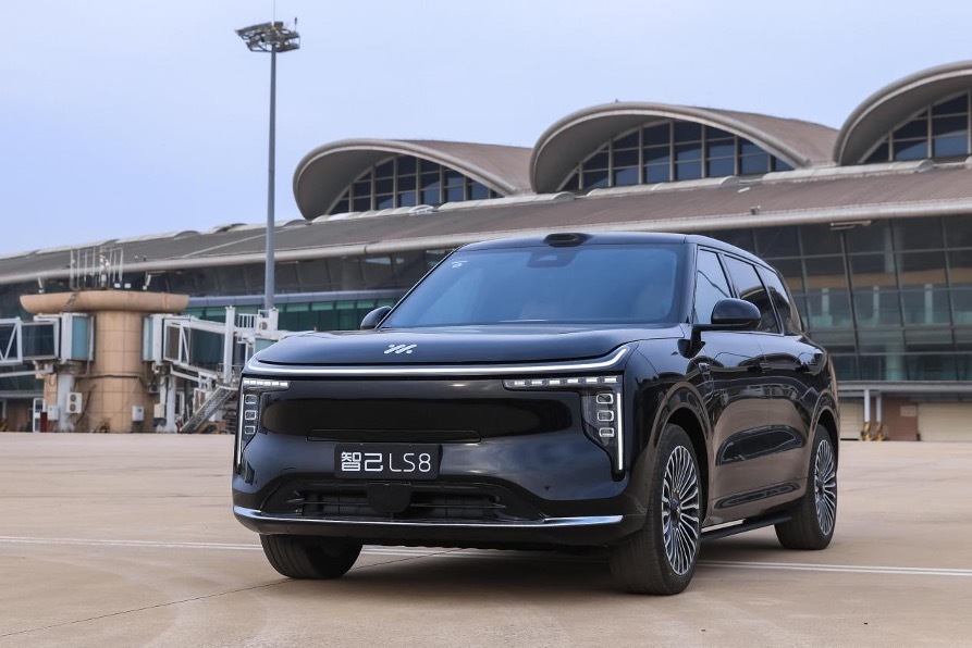 云开（Kaiyun）：智己LS8：以超越百万级驾控品质定义2026最强8系旗舰(图7)