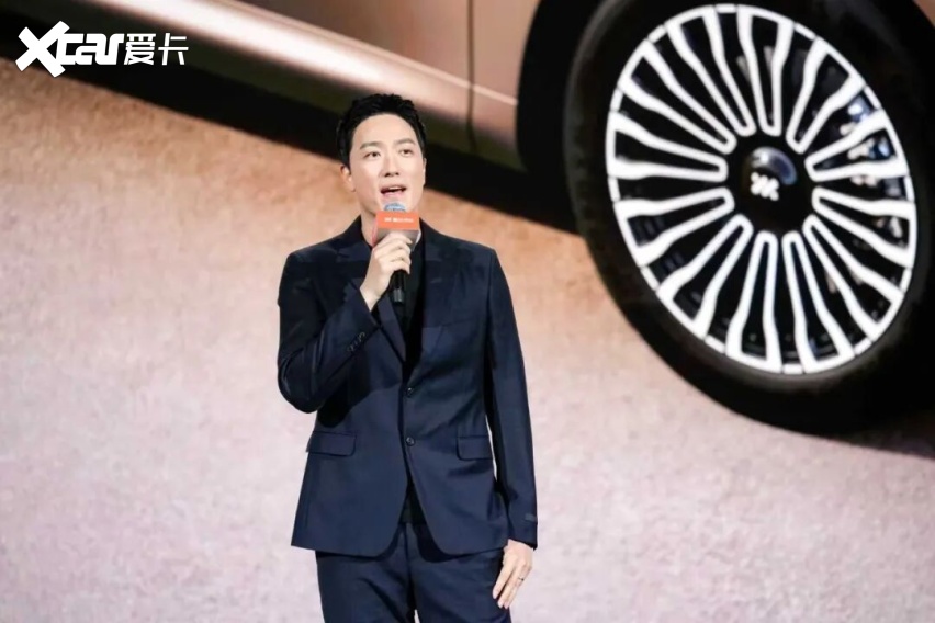 2498万元起智己LS8震撼上市！30万内唯一线控转向旗舰大满配(图2)