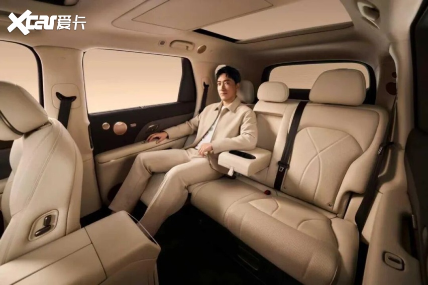 2498万元起智己LS8震撼上市！30万内唯一线控转向旗舰大满配(图6)