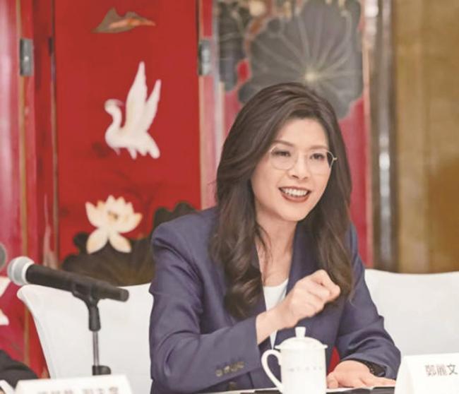 吉利发布中国首台原生Robotaxi原型车(图1)